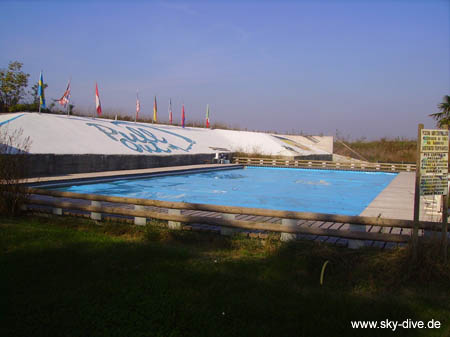 03-pool-02