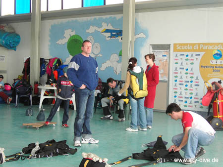Schüler beim Packen-10